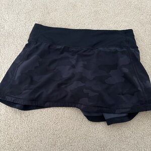 Size 4 black camo lululemon pace rival skirt